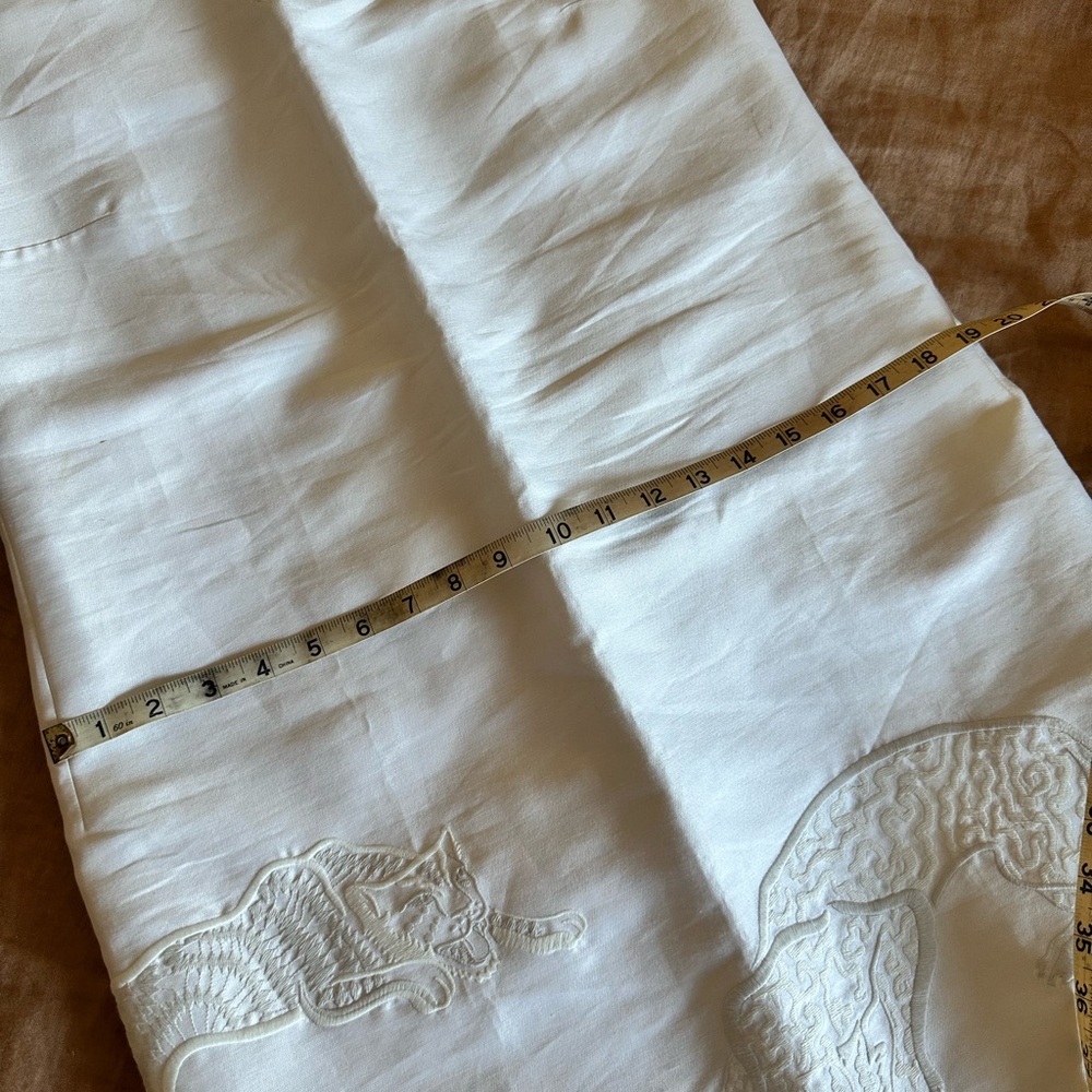 TIGER EMBROIDERY DUCHESS SATIN SHIFT 
DRESS WHITE - Picture 13 of 16